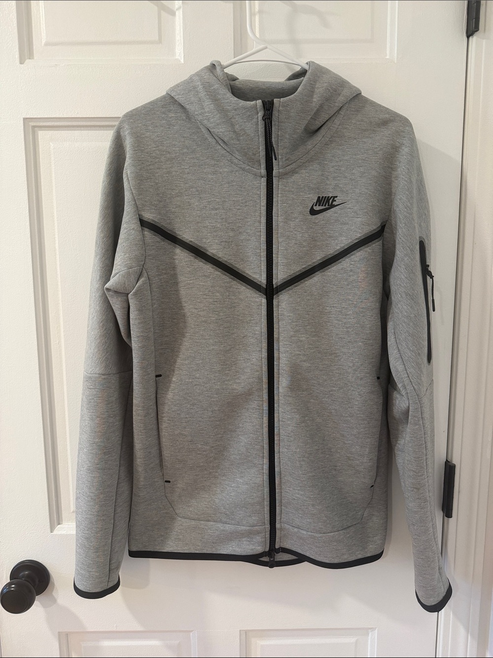 Nike Tech Men’s XS Light Gray Full-Zip Performance Jacket